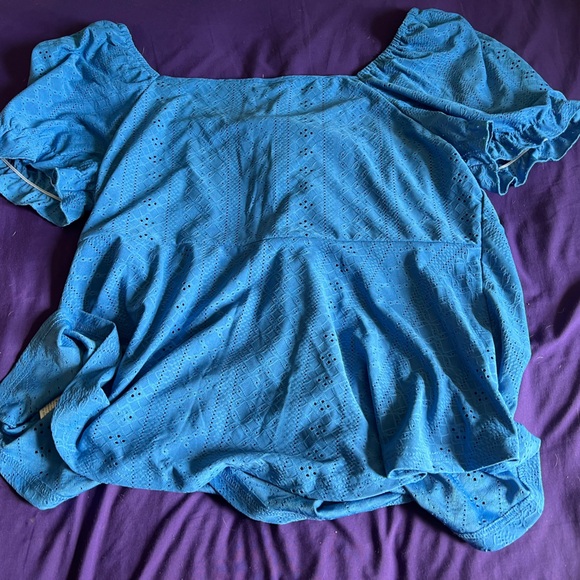 Beautiful SHEIN 4x short sleeve eyelet blouse with tie front bust - Picture 2 of 3